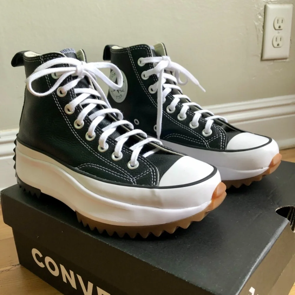 Converse Black and White Platform Run Star Hike High-Top Sneakers - Picture 2 of 2